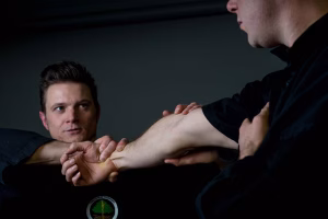 Techniek uit onze stijl van Pencak Silat School Satria Gaya Helmond en Mierlo