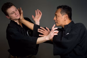 Wat is pencak silat bij perguruan Satria Gaya te Helmond en Mierlo