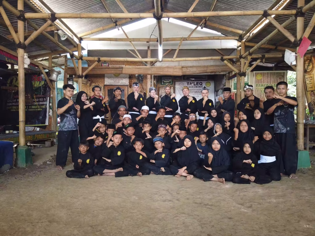 Satria Gaya op bezoek bij Cimande