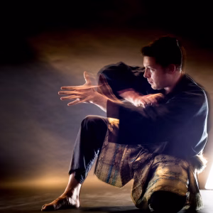 Wat is pencak silat? Een pencak silat houding tijdens de training van pencak silat school satria gaya helmond mierlo in mooie kleuren